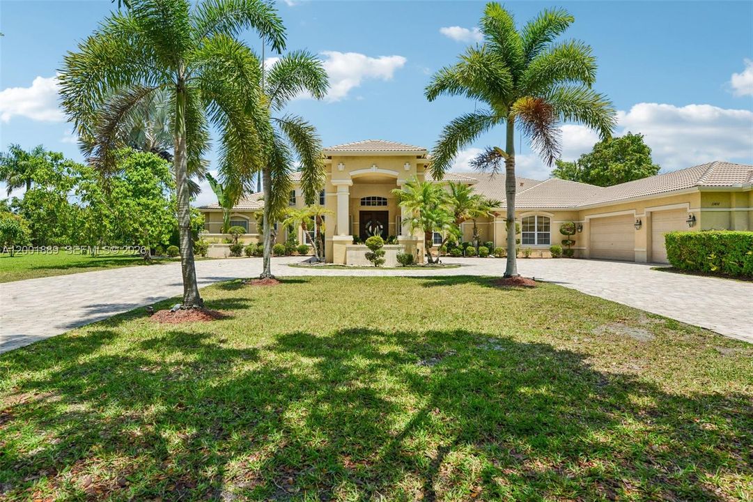Active With Contract: $2,100,000 (6 beds, 4 baths, 4370 Square Feet)