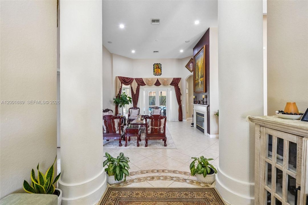 Active With Contract: $2,100,000 (6 beds, 4 baths, 4370 Square Feet)
