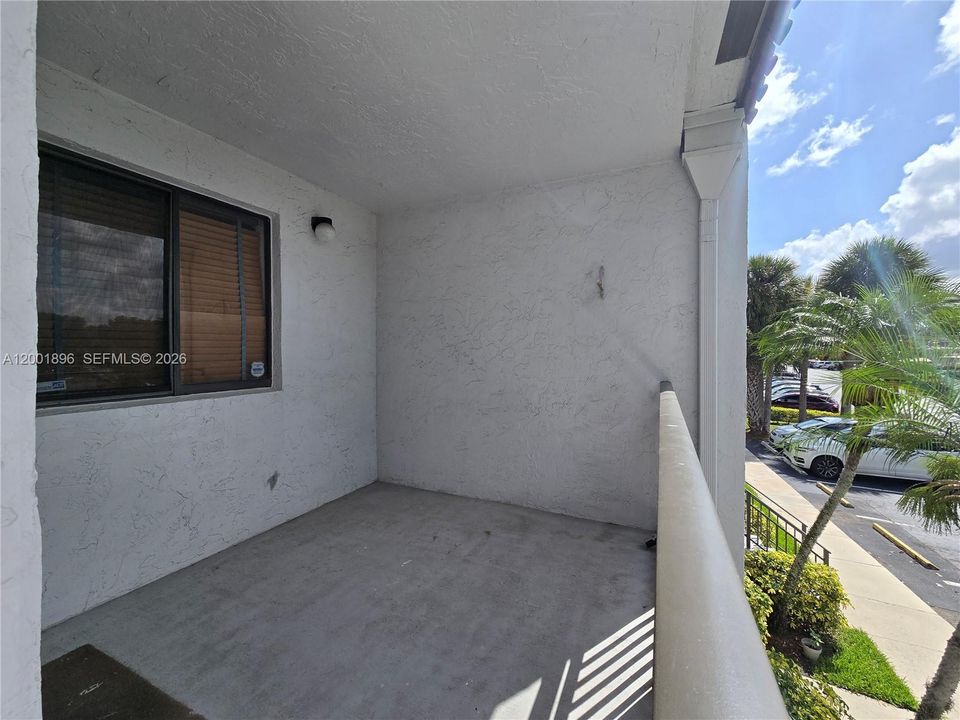 Active With Contract: $2,450 (2 beds, 2 baths, 1220 Square Feet)