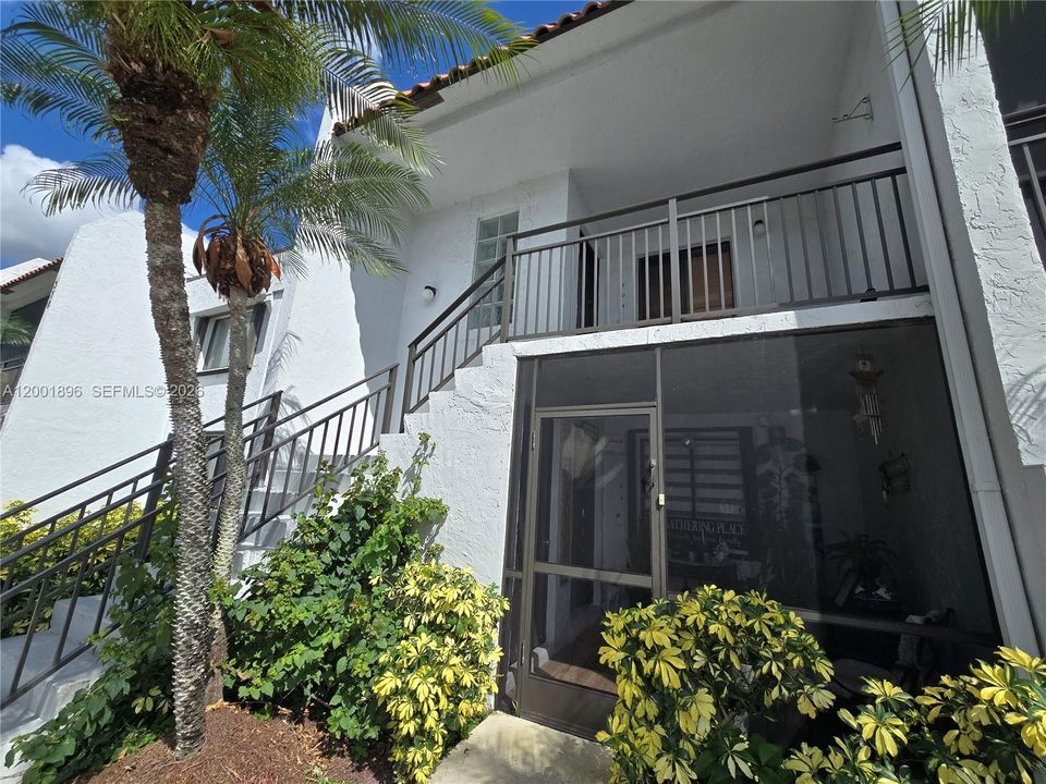 Active With Contract: $2,450 (2 beds, 2 baths, 1220 Square Feet)