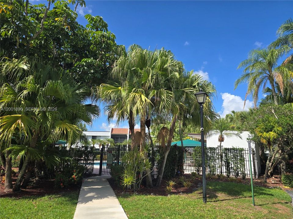 Active With Contract: $2,450 (2 beds, 2 baths, 1220 Square Feet)