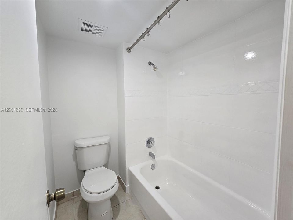 Active With Contract: $2,450 (2 beds, 2 baths, 1220 Square Feet)