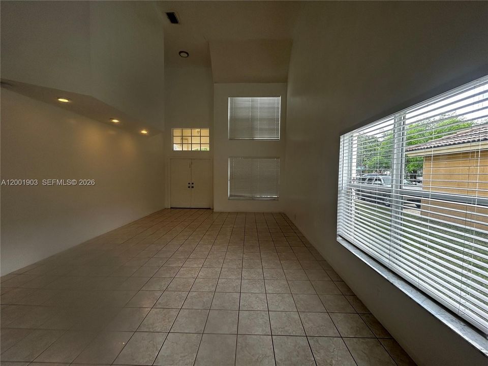Active With Contract: $6,400 (5 beds, 3 baths, 2550 Square Feet)