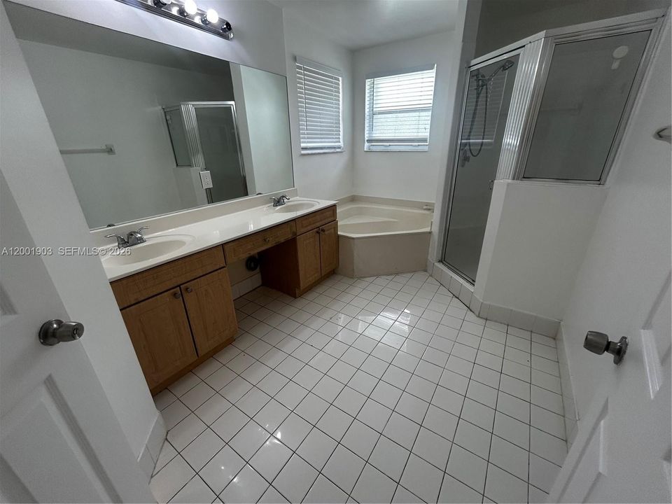 Active With Contract: $6,400 (5 beds, 3 baths, 2550 Square Feet)