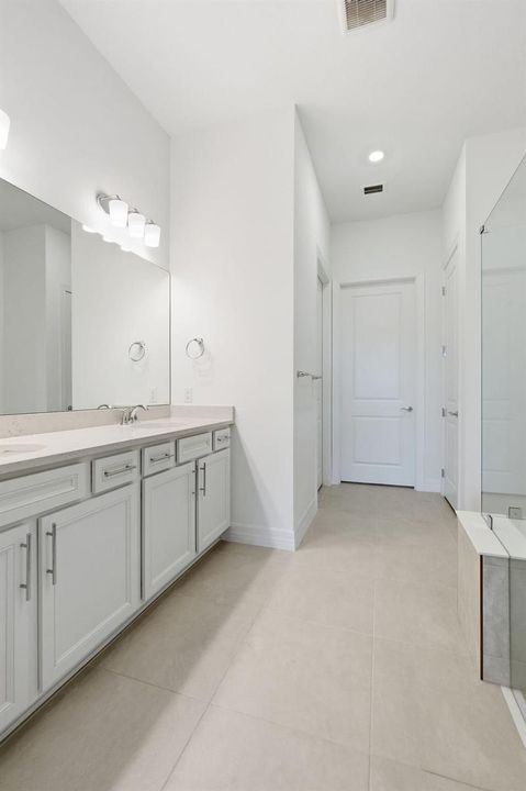 5-web-or-mls-10550_Northbrook_Cir_005
