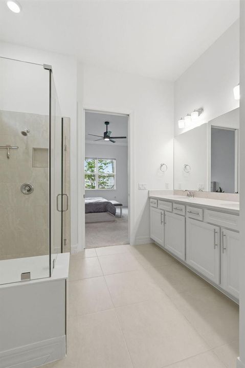 7-web-or-mls-10550_Northbrook_Cir_007