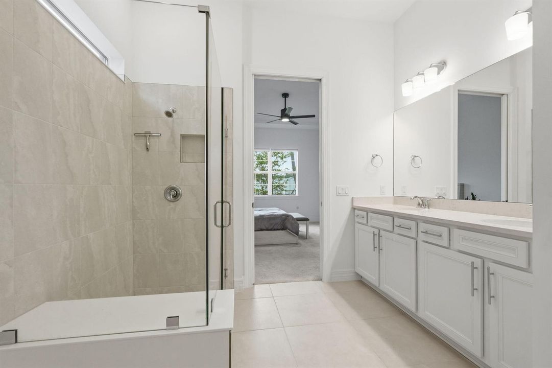6-web-or-mls-10550_Northbrook_Cir_006