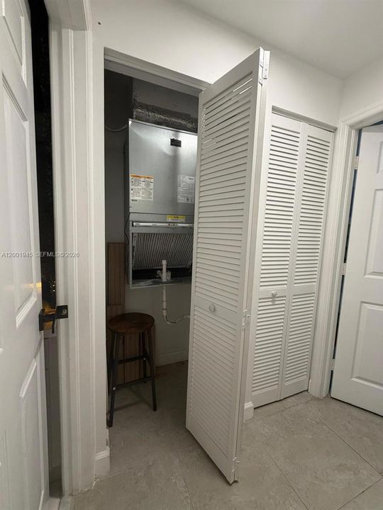Active With Contract: $385,000 (2 beds, 2 baths, 1130 Square Feet)
