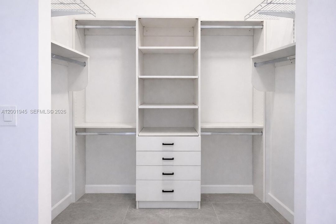 Active With Contract: $385,000 (2 beds, 2 baths, 1130 Square Feet)