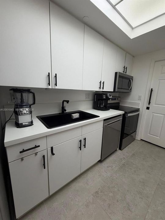 Active With Contract: $385,000 (2 beds, 2 baths, 1130 Square Feet)