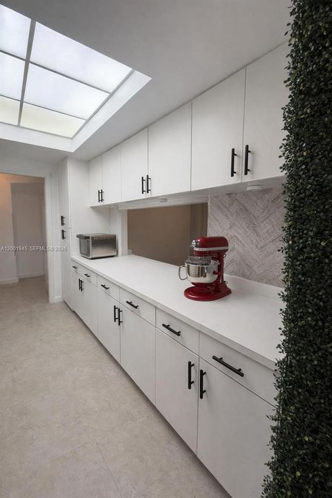 Active With Contract: $385,000 (2 beds, 2 baths, 1130 Square Feet)