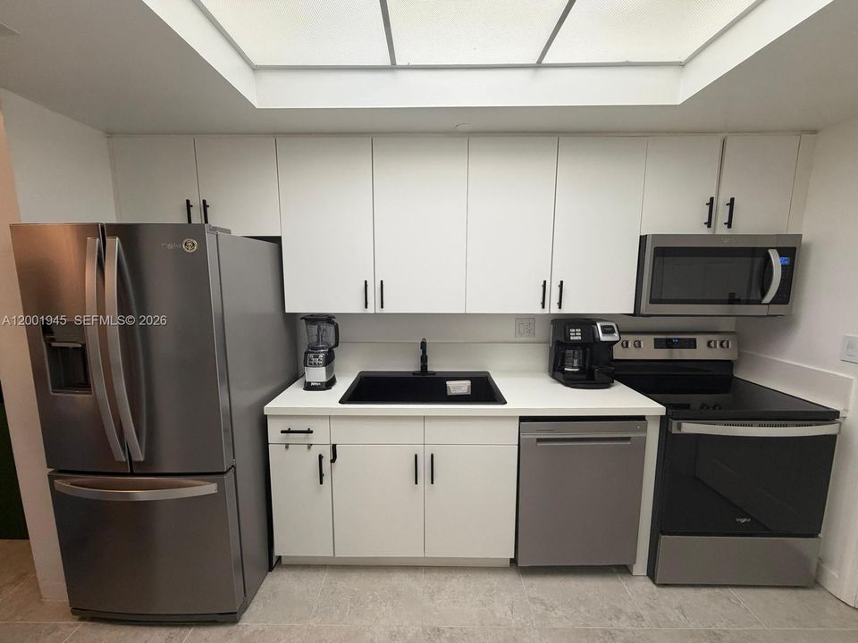 Active With Contract: $385,000 (2 beds, 2 baths, 1130 Square Feet)