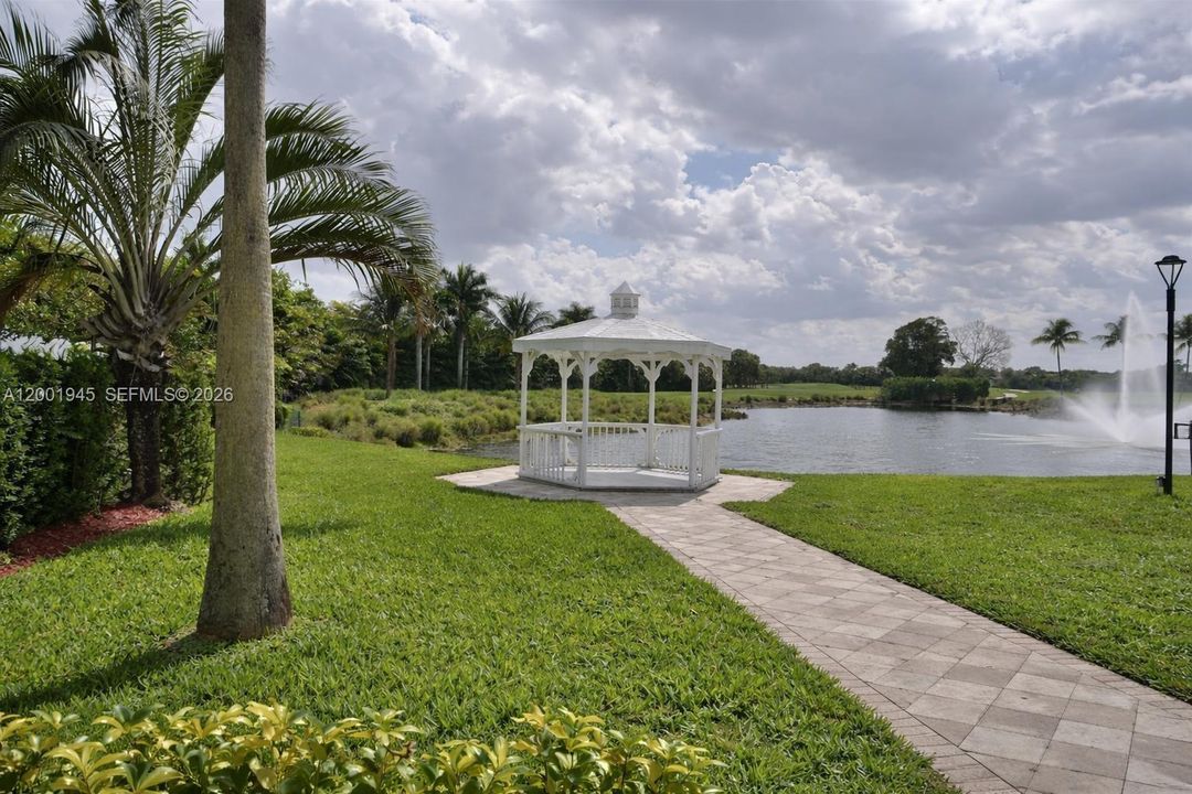Active With Contract: $385,000 (2 beds, 2 baths, 1130 Square Feet)