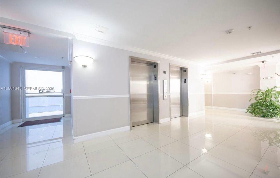 Active With Contract: $385,000 (2 beds, 2 baths, 1130 Square Feet)