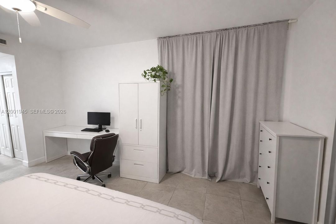 Active With Contract: $385,000 (2 beds, 2 baths, 1130 Square Feet)