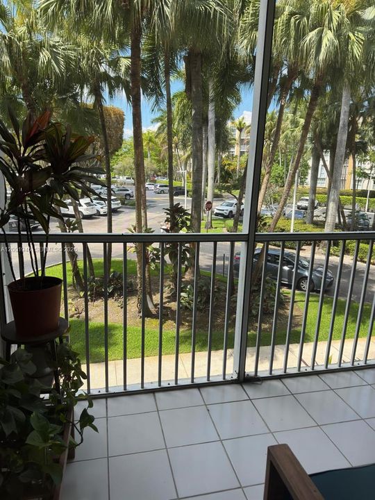 Active With Contract: $385,000 (2 beds, 2 baths, 1130 Square Feet)
