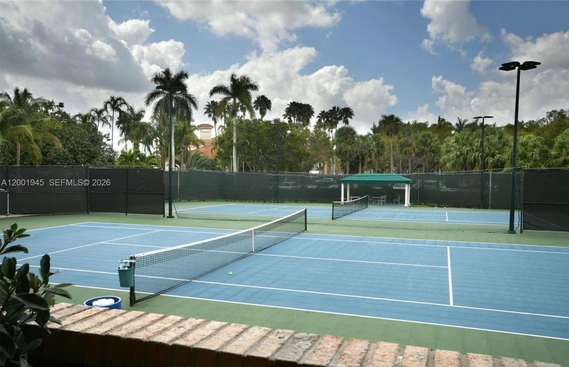 Active With Contract: $385,000 (2 beds, 2 baths, 1130 Square Feet)