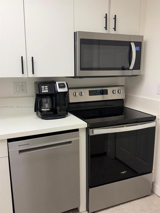 Active With Contract: $385,000 (2 beds, 2 baths, 1130 Square Feet)