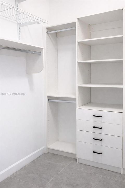 Active With Contract: $385,000 (2 beds, 2 baths, 1130 Square Feet)