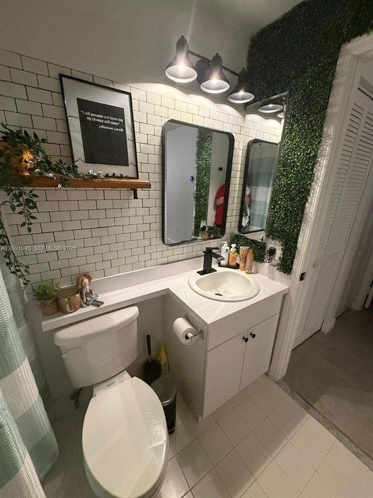 Active With Contract: $385,000 (2 beds, 2 baths, 1130 Square Feet)