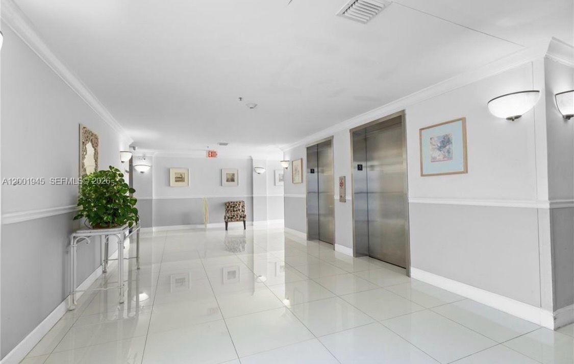 Active With Contract: $385,000 (2 beds, 2 baths, 1130 Square Feet)