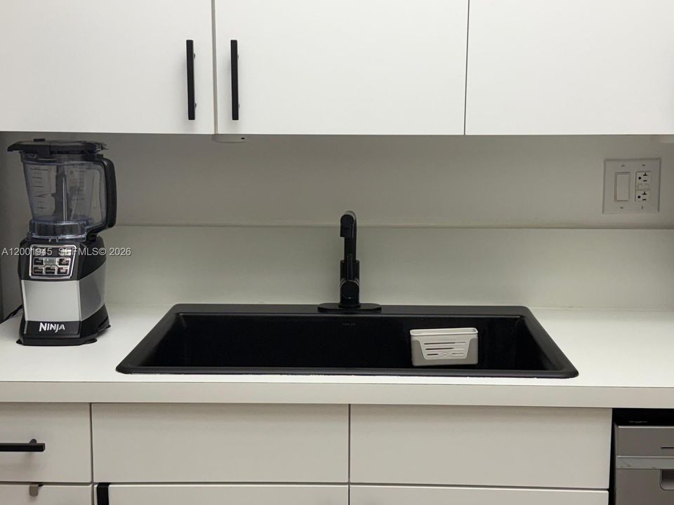 Active With Contract: $385,000 (2 beds, 2 baths, 1130 Square Feet)