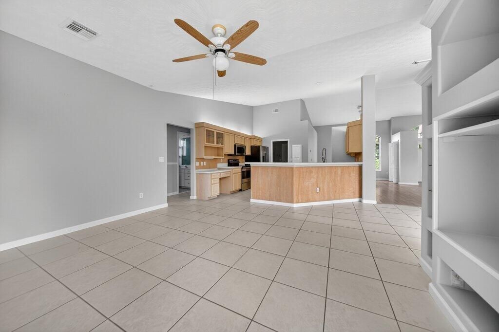 familykitchen1.jpg-SMALL