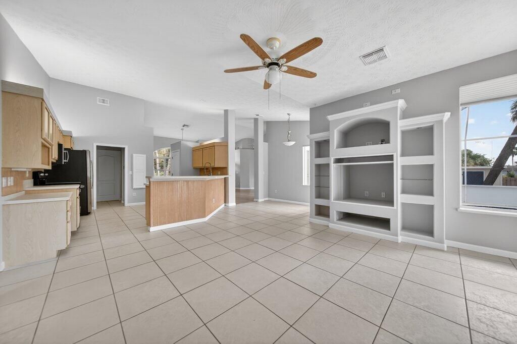 familykitchen2.jpg-SMALL