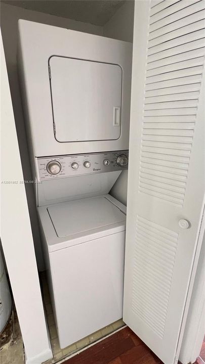 Под контрактом: $1,700 (1 спален, 1 ванн, 687 Квадратных фут)