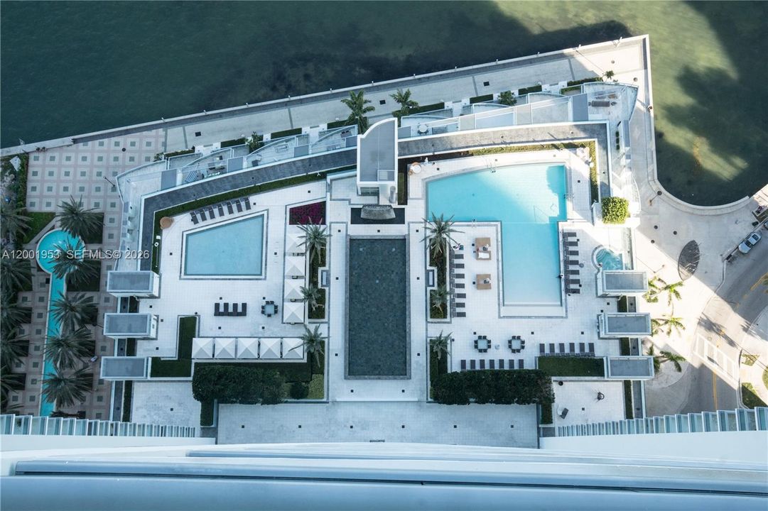 На продажу: $1,385,000 (2 спален, 2 ванн, 1460 Квадратных фут)