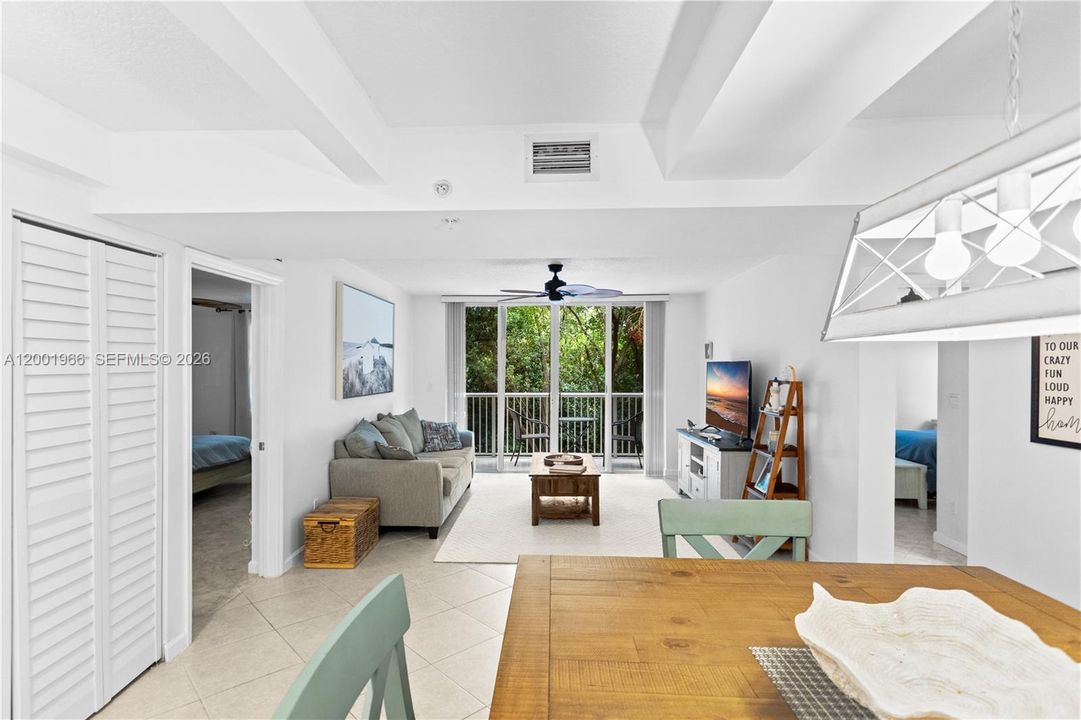 Activo con contrato: $289,900 (2 camas, 2 baños, 1138 Pies cuadrados)
