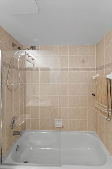 Activo con contrato: $289,900 (2 camas, 2 baños, 1138 Pies cuadrados)