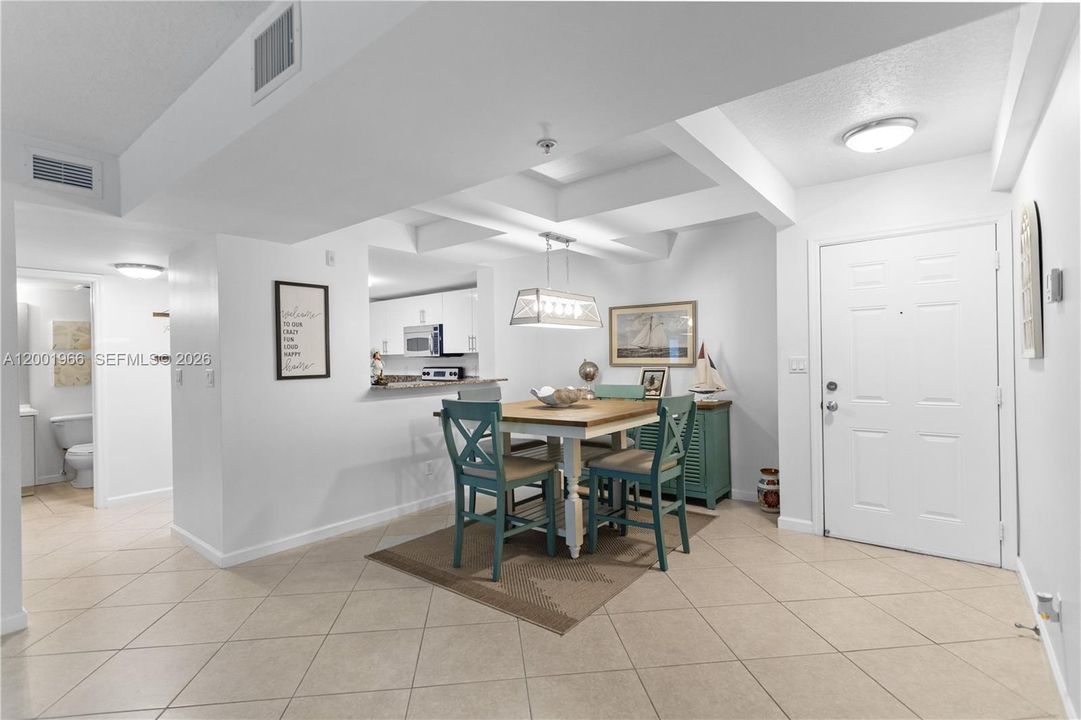 Activo con contrato: $289,900 (2 camas, 2 baños, 1138 Pies cuadrados)