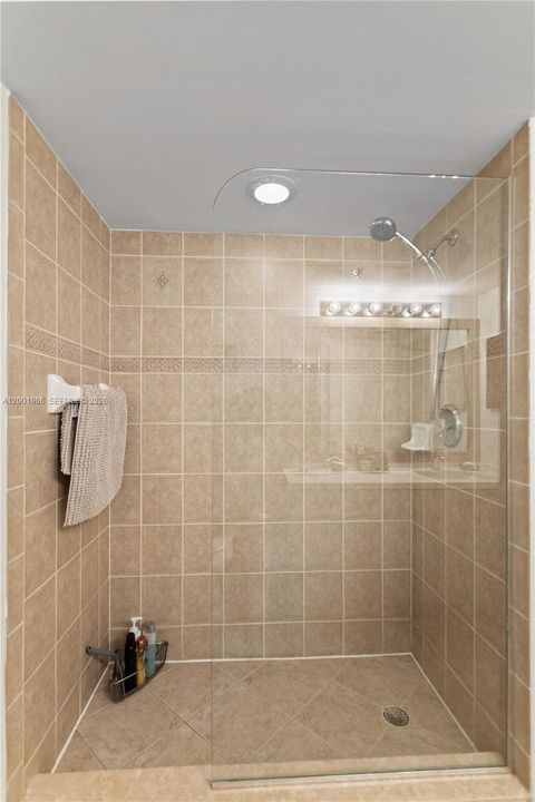 Activo con contrato: $289,900 (2 camas, 2 baños, 1138 Pies cuadrados)