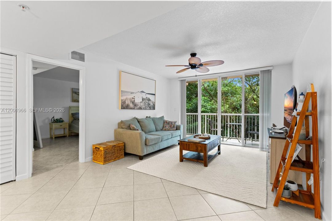 Activo con contrato: $289,900 (2 camas, 2 baños, 1138 Pies cuadrados)