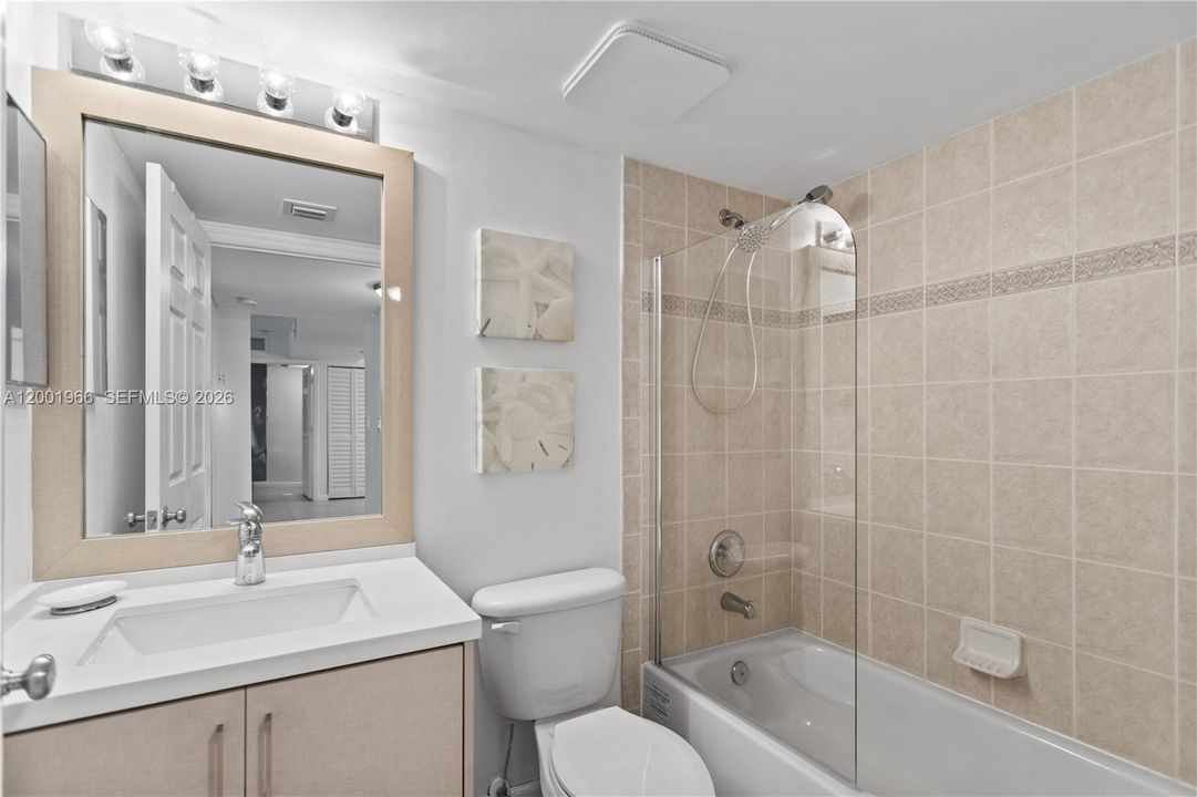 Activo con contrato: $289,900 (2 camas, 2 baños, 1138 Pies cuadrados)