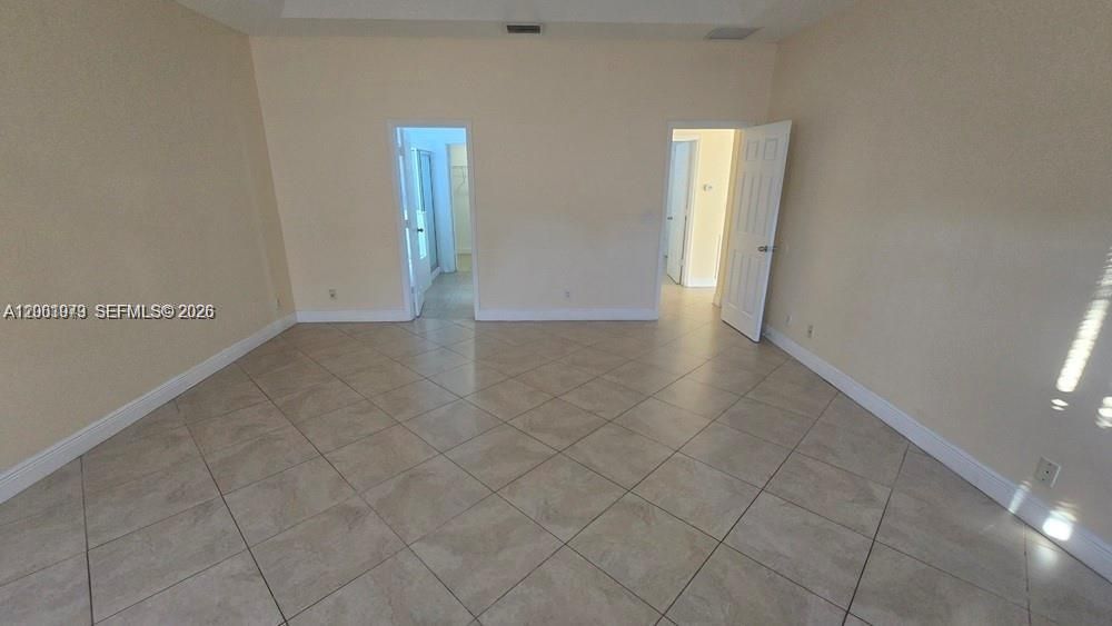 For Rent: $2,500 (3 beds, 2 baths, 1994 Square Feet)