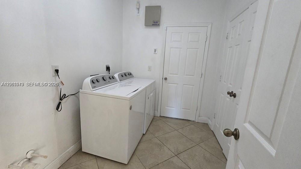 For Rent: $2,500 (3 beds, 2 baths, 1994 Square Feet)