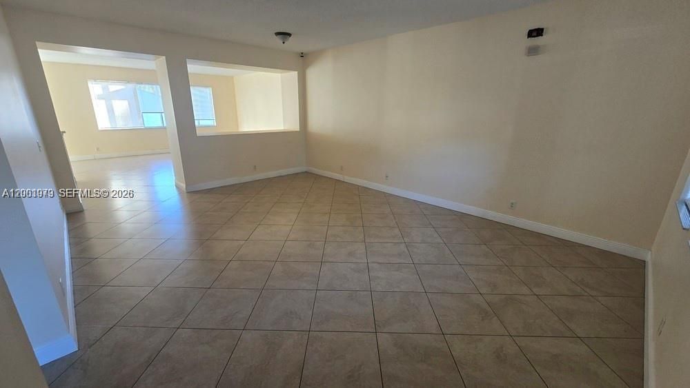 For Rent: $2,500 (3 beds, 2 baths, 1994 Square Feet)
