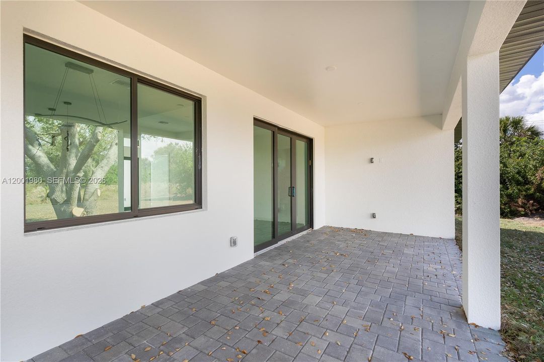 For Sale: $409,900 (4 beds, 2 baths, 2010 Square Feet)