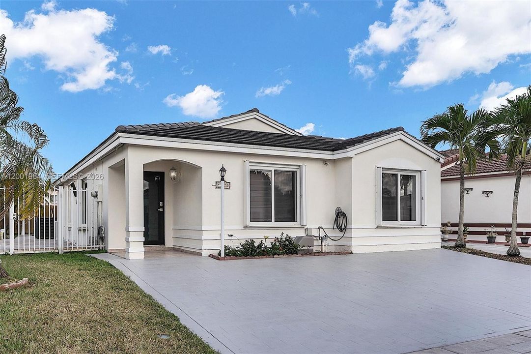 For Sale: $599,000 (3 beds, 2 baths, 1393 Square Feet)
