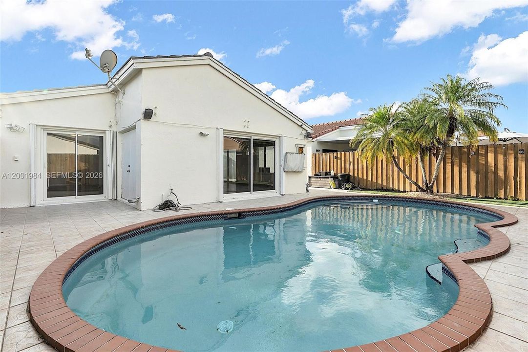 For Sale: $599,000 (3 beds, 2 baths, 1393 Square Feet)