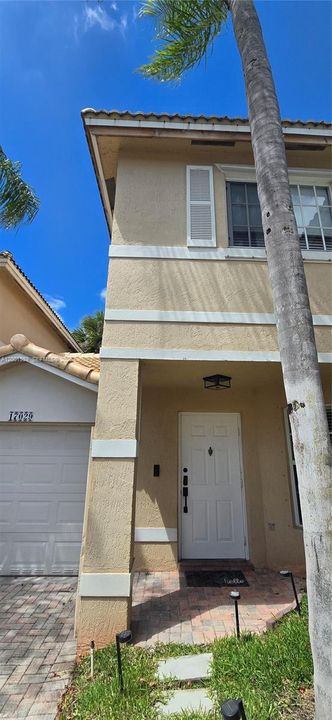 Active With Contract: $3,550 (3 beds, 2 baths, 1744 Square Feet)