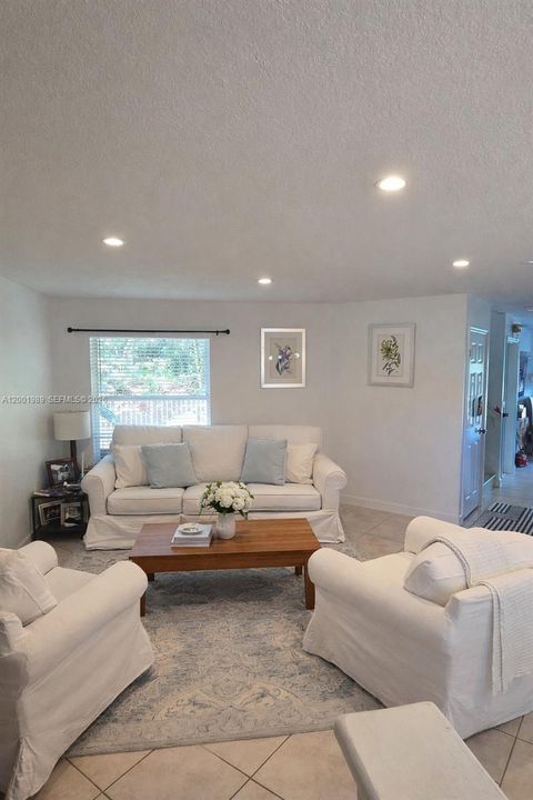Active With Contract: $3,550 (3 beds, 2 baths, 1744 Square Feet)