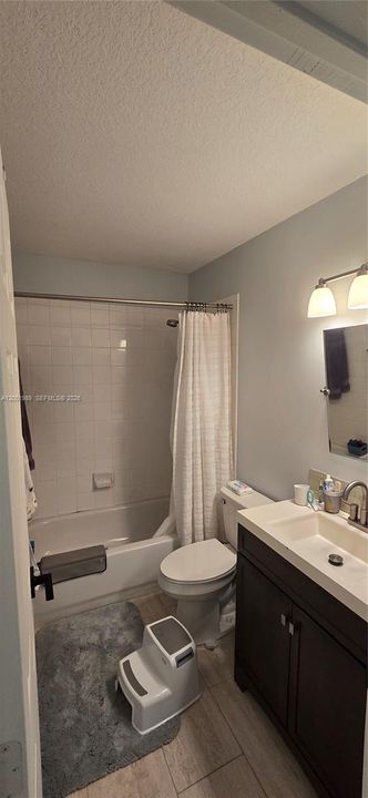 Active With Contract: $3,550 (3 beds, 2 baths, 1744 Square Feet)