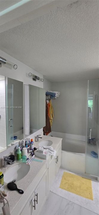 Active With Contract: $3,550 (3 beds, 2 baths, 1744 Square Feet)