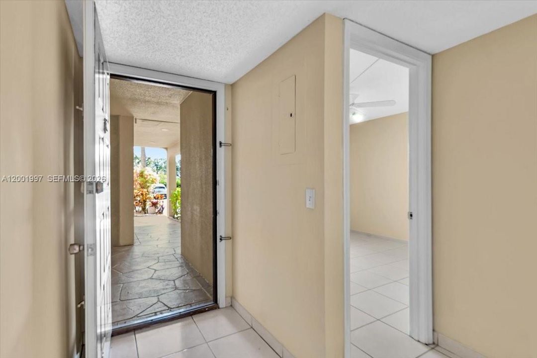Activo con contrato: $160,000 (2 camas, 2 baños, 925 Pies cuadrados)