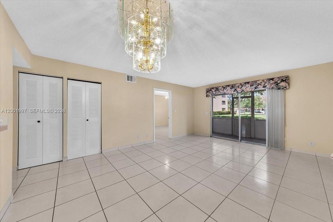 Activo con contrato: $160,000 (2 camas, 2 baños, 925 Pies cuadrados)