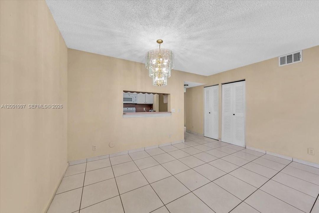 Activo con contrato: $160,000 (2 camas, 2 baños, 925 Pies cuadrados)