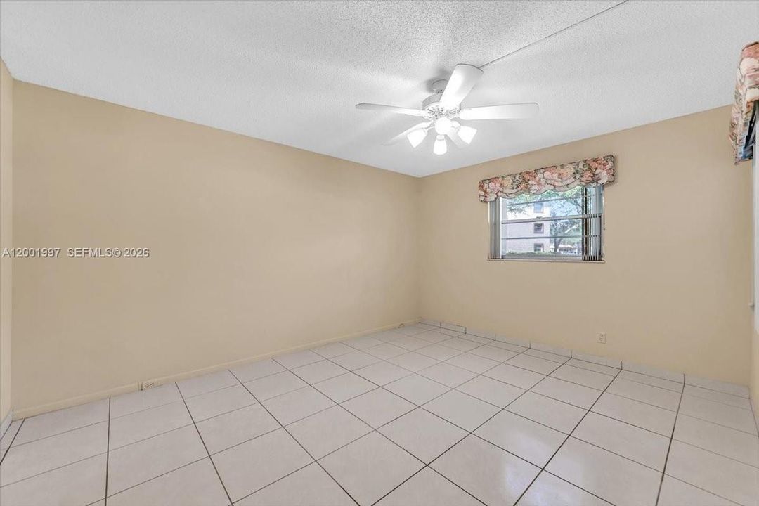 Activo con contrato: $160,000 (2 camas, 2 baños, 925 Pies cuadrados)